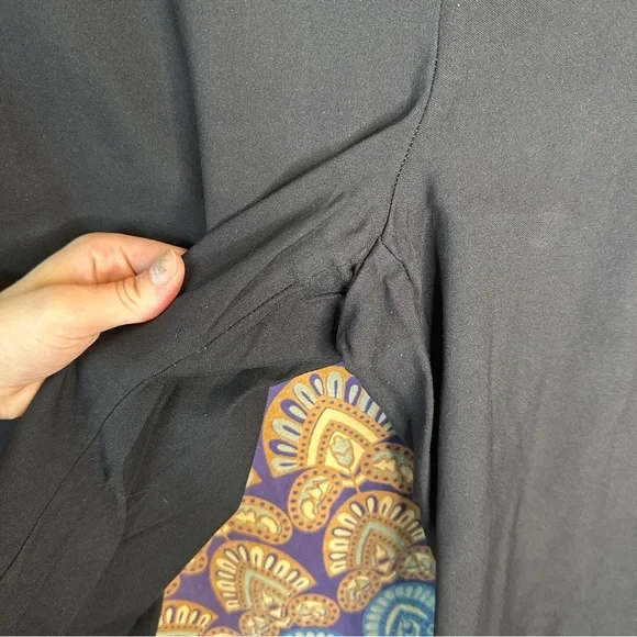 🦋5/20$🦋 Reitmans dark blue stretchy capris - Picture 4 of 10